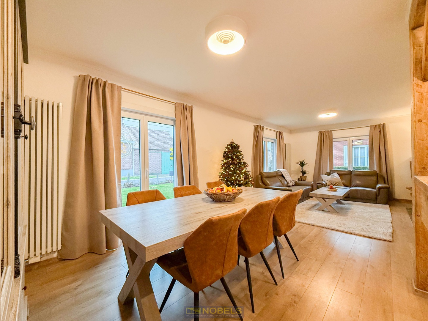 Te koop, ruime gerenoveerde bungalow met open zicht op velden! - foto 4
