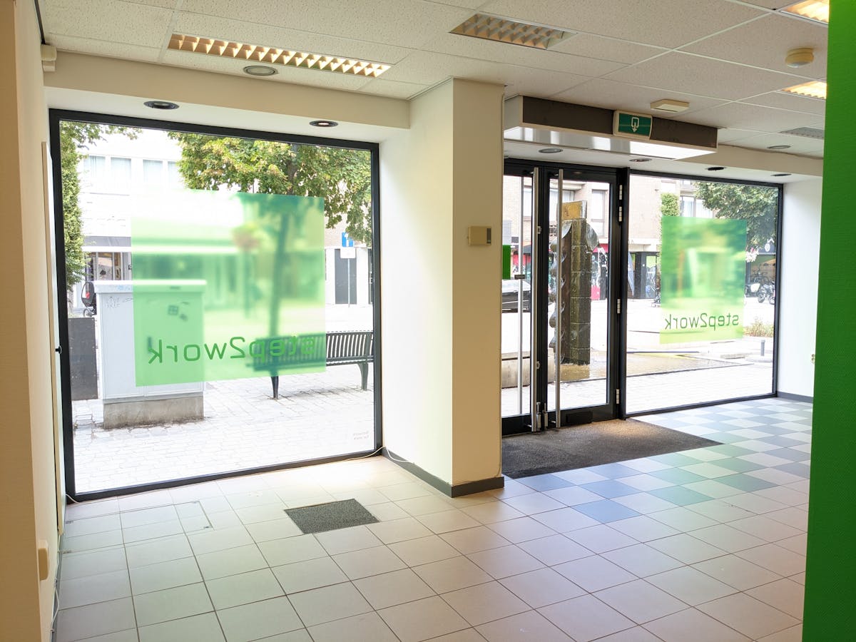 commercial building/office in the Geel shopping center for rent - photo 4