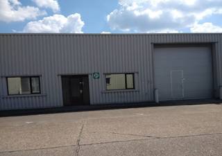 Magazijn unit 31 van 1.200m² en kantoor 60m² in Malle.Beschikbaar vanaf 01.01.2026Magazijn 31 situeert zich op het bedrijventerrein in Malle aan...