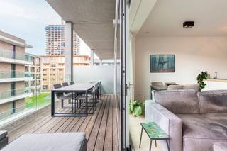 Discover this move-in-ready and high-quality finished apartment in a recent new-build development, quietly located along a pedestrian path...