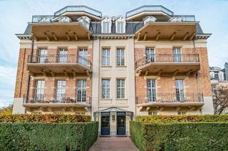 Info & viewings: dries.v@weinvest.be or 0471 682 737We Invest is exclusively offering this spacious 3-bedroom apartment on the ground floor, located...