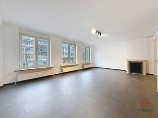 AUDERGHEM, grens Etterbeek, wijk Chant d'Oiseau, vlakbij metrostation Pétillon, prachtige gerenoveerde duplex met 5 slaapkamers van ±214 m² met...