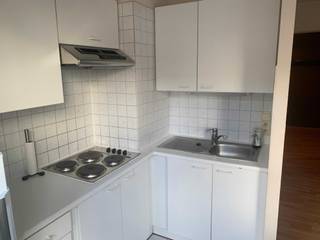 Zonnig 1-slaapkamerstudio in hartje Leuven.<br /><br />Op zoek naar een gezellige en lichtrijke ruimte op een toplocatie in centrum Leuven?<br />Dit één-slaapkamerappartement van +/- 40 m² ligt op wandelafstand van Kruidtuin en campus <br />Gasthuisberg.<br /><br /> Indeling:<br />-Lichtrijke leefruimte met open keuken.<br />-Terrasje <br />-Aparte slaapkamer<br />-Badkamer met bad/douche combinatie, lavabo en toilet.<br /><br />Troeven:<br />-Zeer goede ligging, vlakbij openbaar vervoer, Kruidtuin en campus Gasthuisberg. <br />-Ideaal voor student of doctoraatsstudent of eventueel starters.<br /><br />Praktisch:<br />-Oppervlakte +/- 40 m².<br />-Huurprijs: €700 + €120 voorschot TV, internet, verwarming, elektriciteit en water