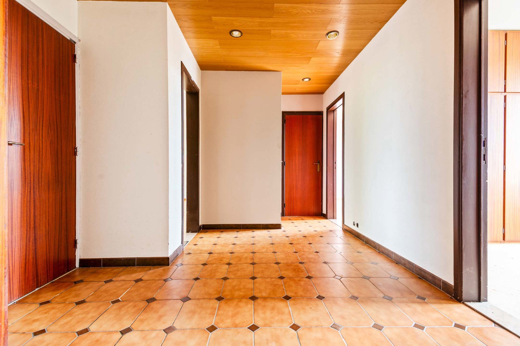 Royaal appartement met retro-elementen en uitzicht op het groen - foto 5