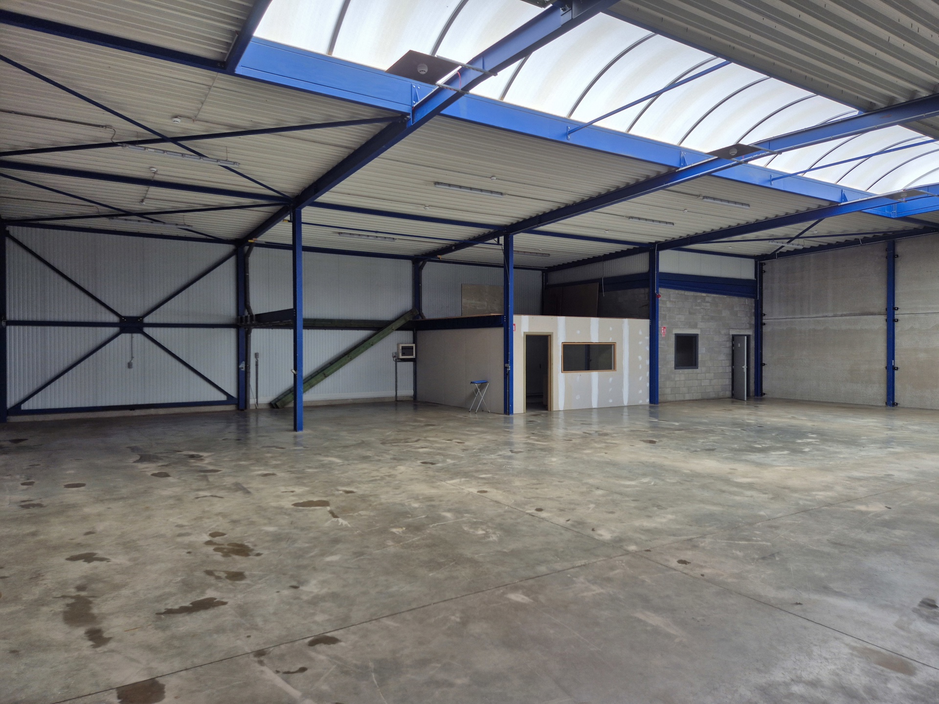 Commercial à louer à Oudsbergen - photo 2