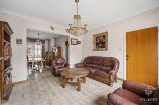 *** RESERVEER UW BEZOEK VIA WWW.POLARES.EU ***<br />Ontdek deze te renoveren woning met uitzonderlijk veel potentieel, ideaal gelegen nabij de dorpskern van Neerijse. Hier geniet u van een rustige, groene omgeving met alle voorzieningen op wandel- en fietsafstand.<br /><br />De woning is gelegen op een mooi perceel van net geen 6 are en beschikt over een bewoonbare oppervlakte van 145 m² (volgens EPC), met daarbovenop nog een zolder van ca. 30 m² die perfect kan worden ingericht als extra kamers, hobbyruimte of master bedroom.<br /><br />Indeling:<br />Gelijkvloers: inkomhal, apart toilet, berging, keuken, gezellige leefruimte, eetkamer en veranda met zicht op de tuin.<br />Eerste verdieping: drie ruime slaapkamers, een bureau en een badkamer.<br />Buiten vindt u een aangename tuin met zuidoostelijke oriëntatie, ideaal om de hele dag van de zon te genieten. Verder is er voldoende parkeergelegenheid en een aparte garage. <br /><br />Deze woning is een uitgelezen kans voor de handige klusser of investeerder die op zoek is naar een project met karakter en toekomstwaarde. Met de juiste renovatie creëert u hier een warme gezinswoning op een toplocatie. Download alle documenten en plannen via www.polares.eu!