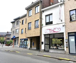 Centraal gelegen handelspand in centrum Willebroek. Ingerichte en instapklare handelsruimte. Het pand beschikt op het gelijkvloers over een...