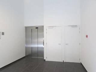 Nieuwbouw kantoren te koop in het centrum van Ukkel. De plateau's bieden veel natuurlijk lichtinval en er zijn parkings beschikbaar in het gebouw. De Vlaamse Gemeenschapscommissie is de koper van de gelijkvloers van het gebouw, Bio Planet is vlakbij. Gemakkelijk bereikbaar met de wagen alsook met het openbaar vervoer, er is een directe lijn tot aan de luchthaven van Zaventem.