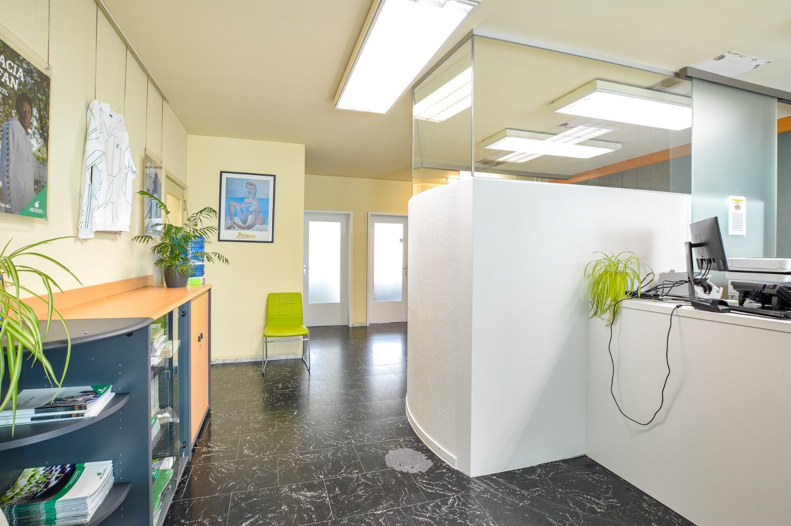 Ruime kantoorruimte in het hart van Oudenburg - foto 4