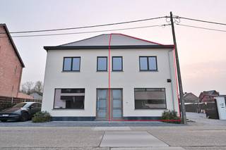 Deze volledig gerenoveerde woning combineert het karakter van een charmante woning uit de jaren ’50 met het comfort en de energiezuinigheid van...