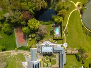 Dans le magnifique paysage du Condroz Namurois, le Château de Liernu, est entouré d’un parc de ± 5,4 ha agrémenté d'un étang comprenant...