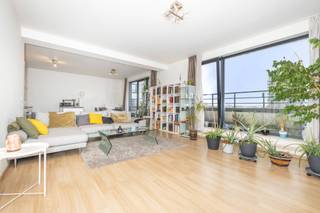 NATO district, located on the 7th floor, this 133 sqm apartment stands out for its generous proportions, natural light and excellent...