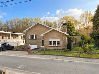 Rustig gelegen open bebouwing met tuin, garage en veel potentieelOp zoek naar een woning die u volledig naar eigen smaak kan renoveren? Deze open...