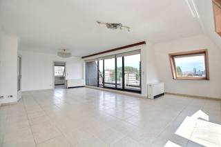 Virtueel Bezoek: https://my.matterport.com/show/?m=PZgTzV8nRjB ANDERLECHT: Appartement van 102 m² (Ref. EPB), gelegen op de 7e verdieping van een...