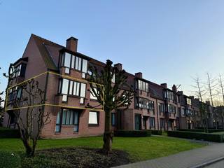 Dit appartement op de 1ste verdieping is bereikbaar met de lift of de trap. Centrale ligging in Tielt met bakker, slager, horeca, supermarkten en...