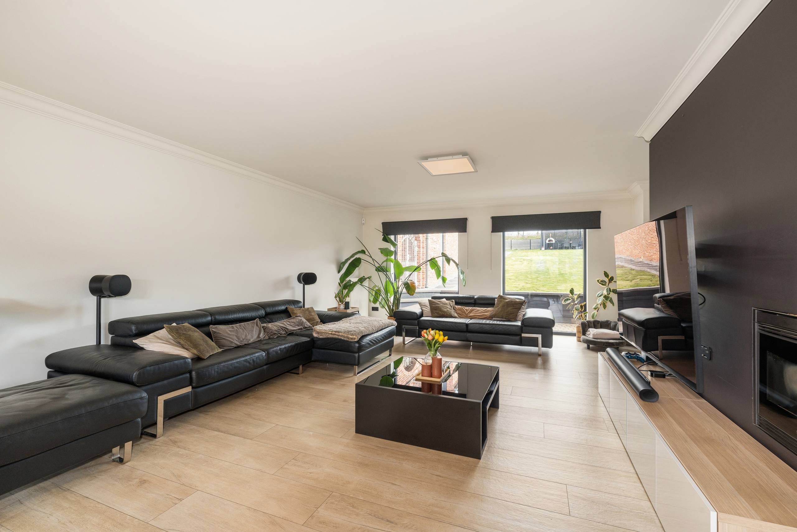 Unieke en zeer ruime woning met atelier en tuin - foto 3