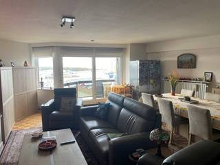 Ruim woonappartement (128 m²) met een indrukwekkende leefruimte en een panoramisch zicht op de jachthaven, de zee en het hinterland.Dit appartement...