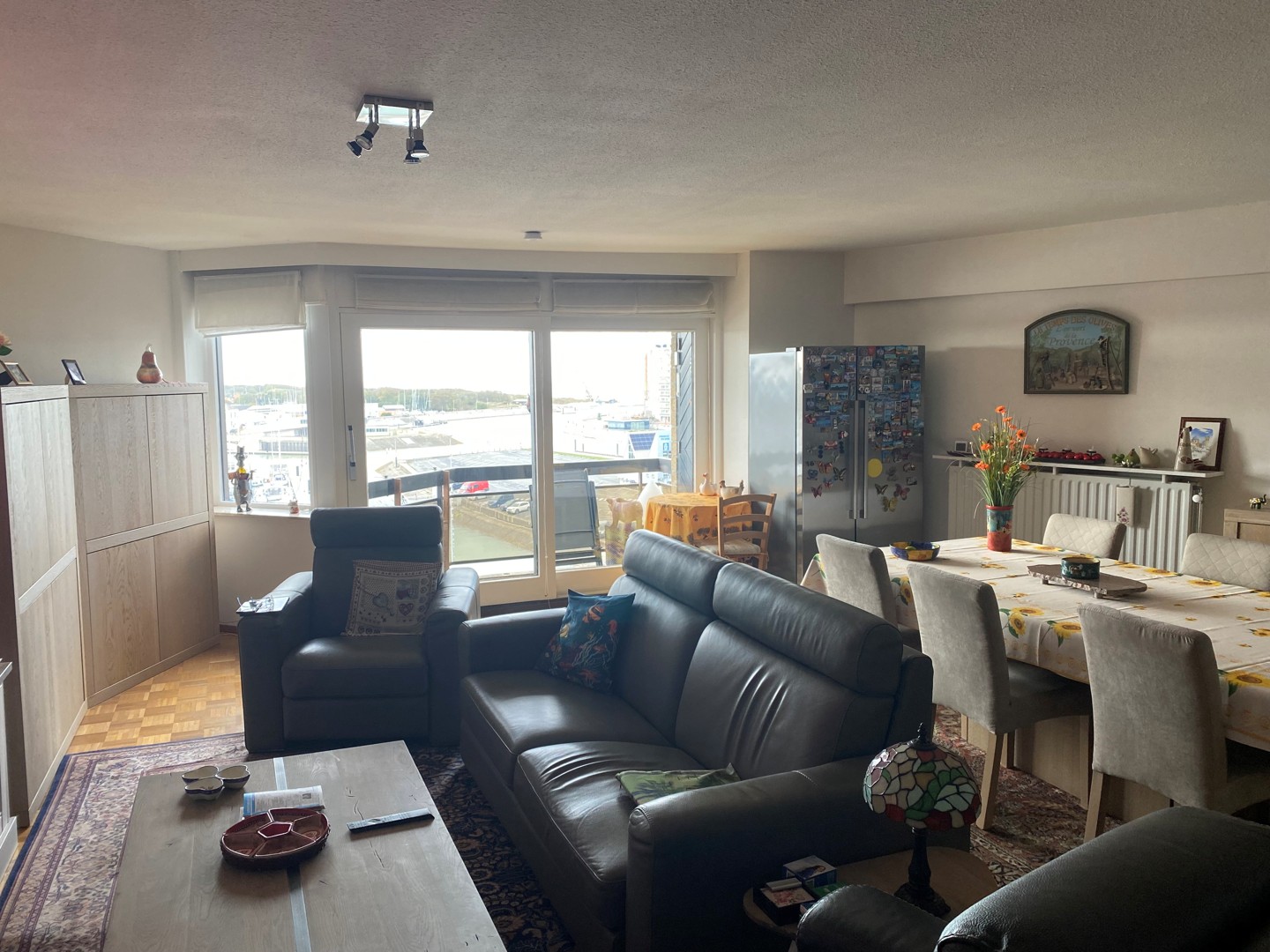 Uniek gelegen instapklaar appartement, 3 slpkr, kkn, bdkr en 2 terrassen alsook zicht op zee, jachthaven en Hinterland te Blankenberge - foto 3