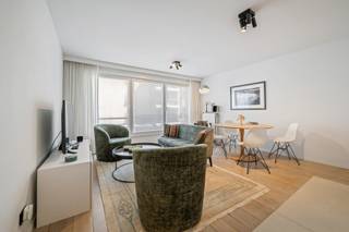 Appartement une chambre très central à quelques pas de la mer et du centre commercial.Composition : hall d'entrée avec débarras et toilettes invités,...