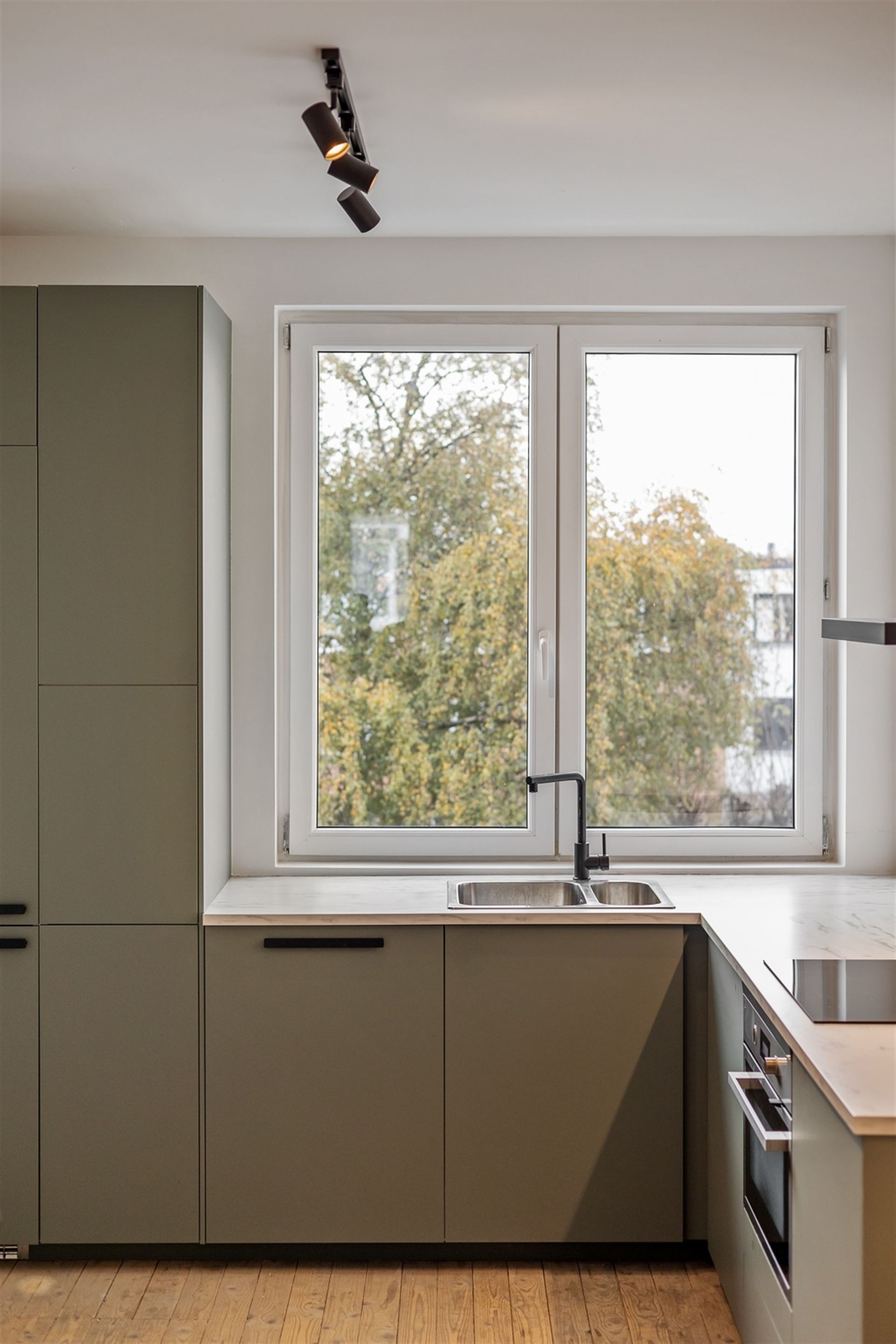 Charmant en Lichtrijk Appartement op bovenste verdieping. - foto 5