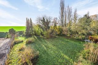 **Bouwgrond, mogelijkheid tot het opsplitsen in twee bouwgronden**Te Tienen-Hakendover bieden wij u een bouwgrond aan op een perceel van 18a99ca en...