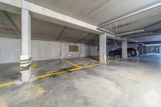  * Overdekte ondergrondse parkeerplaats * Verdieping -1 * Centrale ligging dichtbij zee...