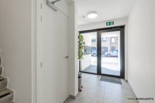 Op wandelafstand van het centrum van Genk bevindt zich dit verzorgd en energiezuinig gelijkvloersappartement. Dankzij de praktische indeling,...