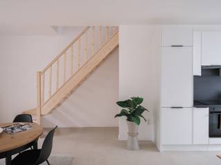 EPC-score: AMobi-score: 7,9/10Ontdek deze instapklare en energiezuinige woning in Eeklo, die met oog voor detail en kwaliteit volledig werd...