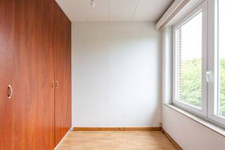 Lichtrijk hoekappartement op centrale ligging op de grens van Deurne, Berchem, en Mortsel. IndelingWe bereiken deze derde verdieping met de trap. De...