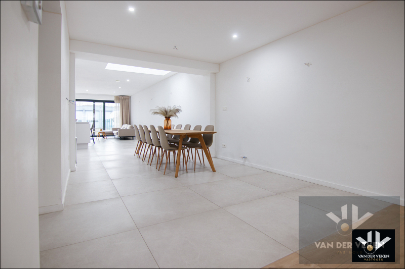 Voll gerenoveerde woning met 5 slpk 3 badk - foto 4
