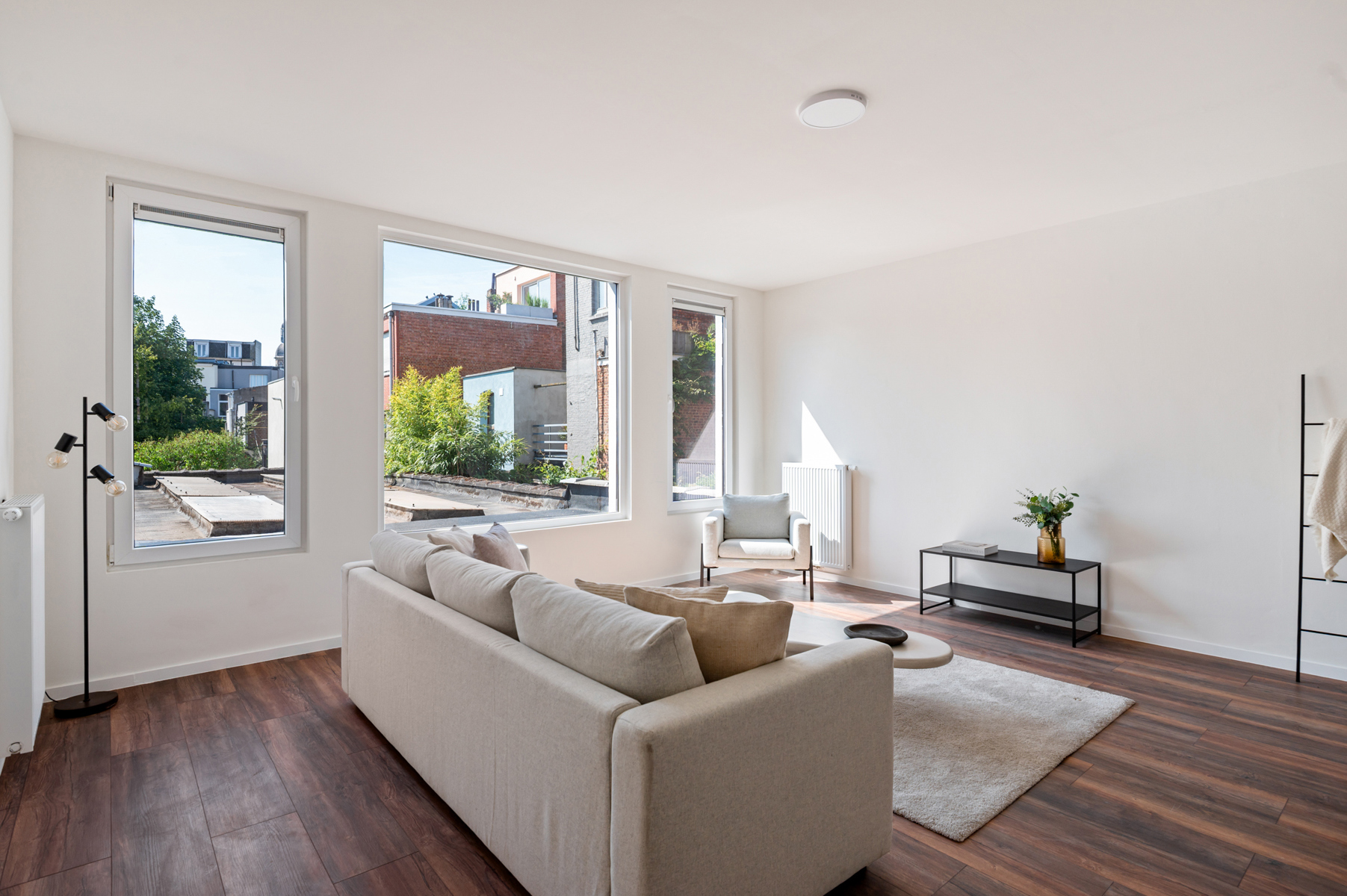 Wonen met karakter, licht &amp; zonnig terras in de Statiestraat - foto 3