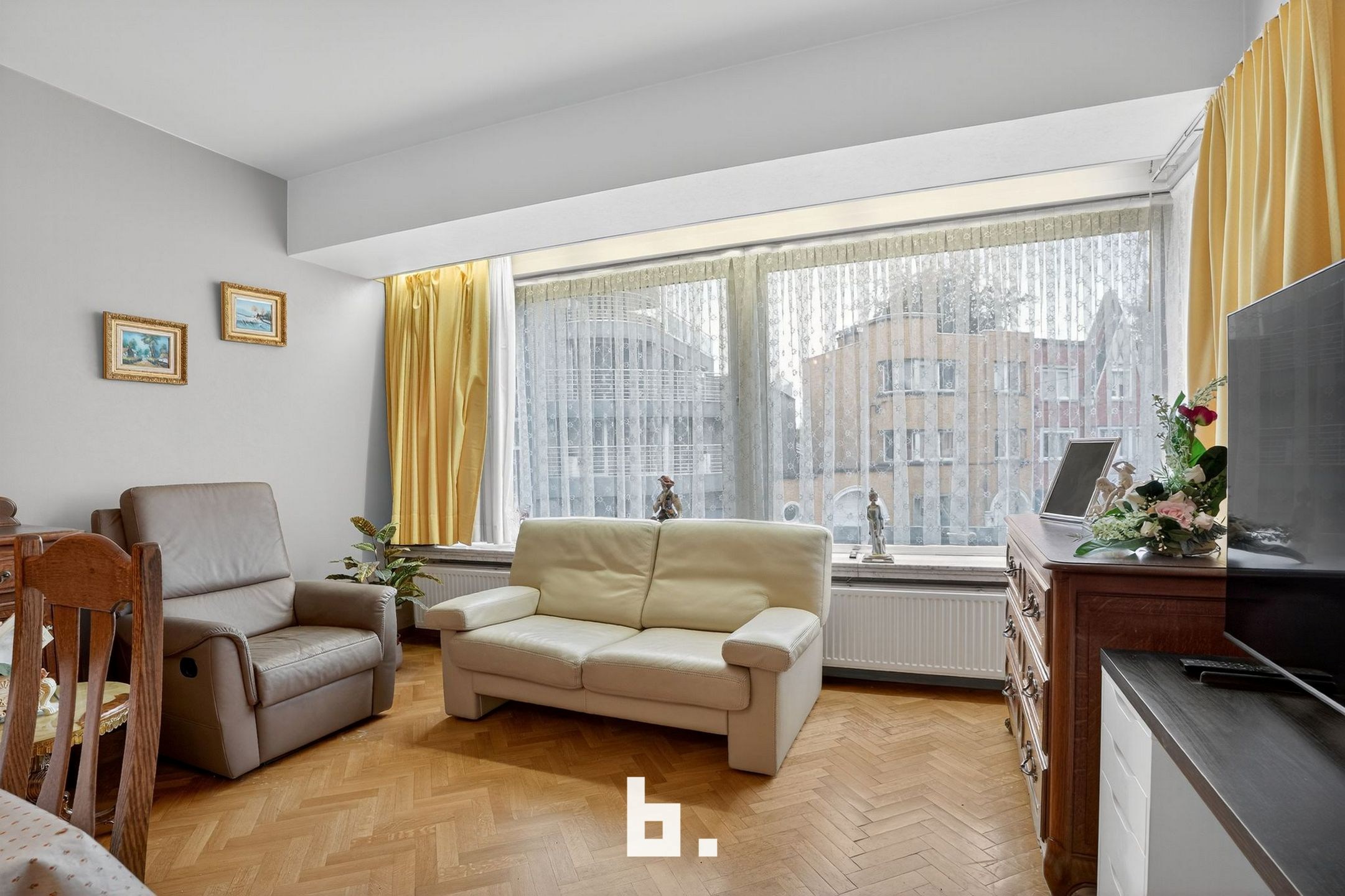 Verzorgd appartement met twee slaapkamers in hartje Roeselare! - foto 4