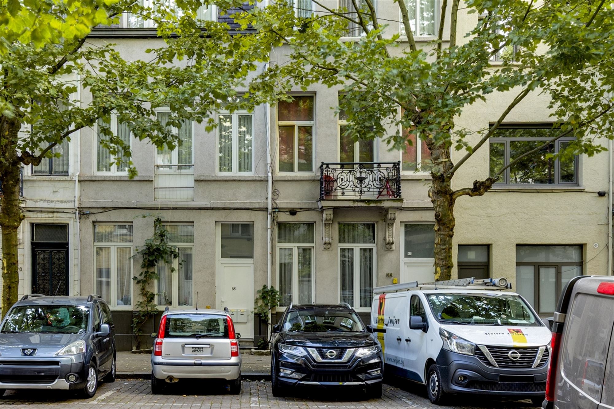 Gerenoveerde kangoeroe-woning met 5 slpk en 3 badkamers te koop in Antwerpen - foto 1