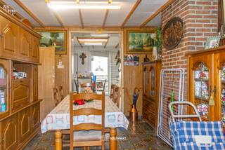 VALIMMAS verkoopt nabij het centrum deze knusse rijwoning met tuintje.... Het gelijkvloers omvat een living met eetkamer, een ingerichte keuken,...