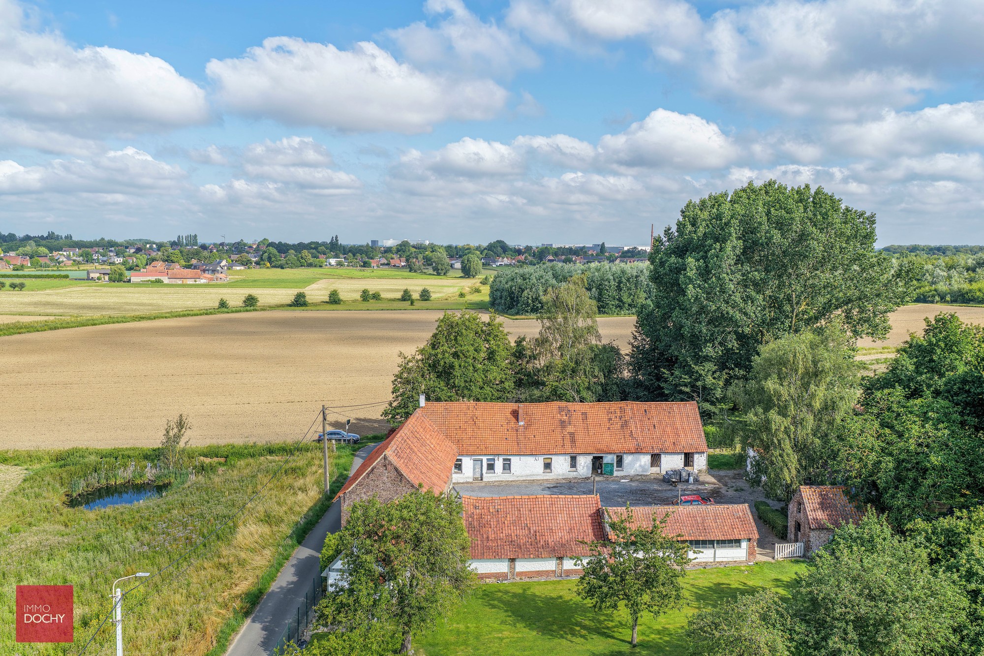 Volledig te renoveren hoeve met verschillende bijgebouwen - foto 1