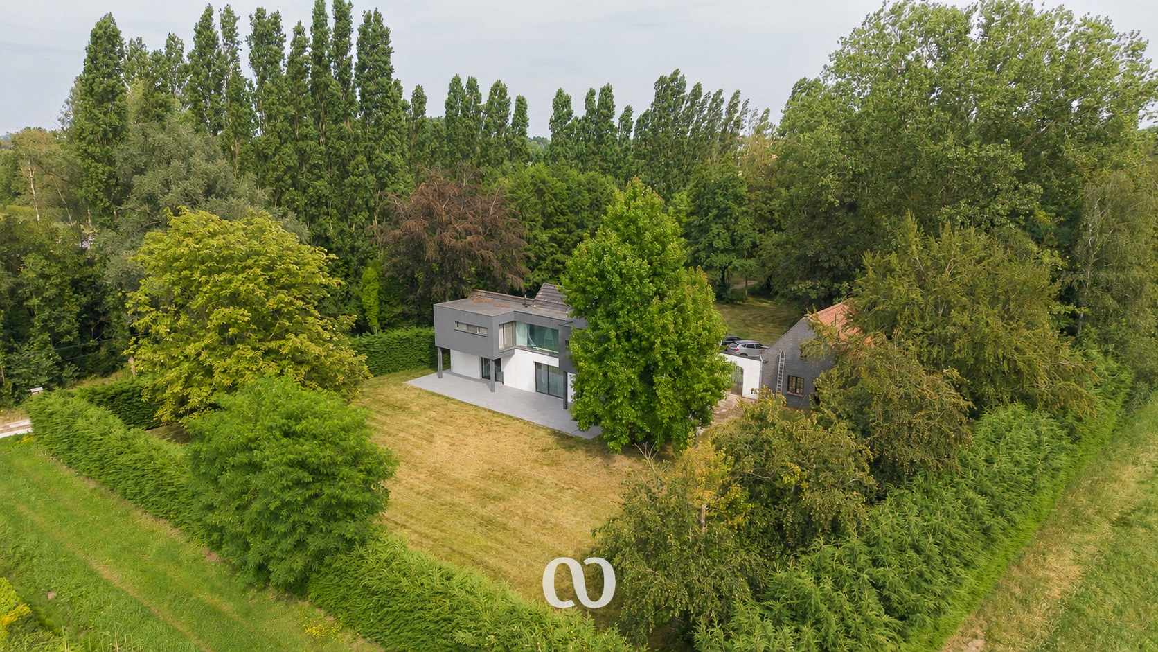 Ruime woning op 6.095 m² met uitstekende bereikbaarheid in Kruishoutem - foto 1