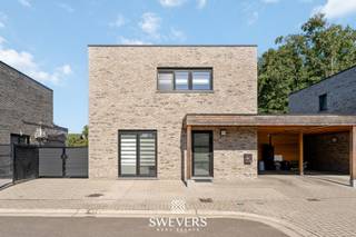 Voor meer info en foto’s, surf naar www.swevers.be – In een rustige en kindvriendelijke straat in Heusden-Zolder wacht deze moderne halfopen...