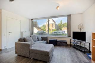 <p>Ideaal als investering of voor eigen bewoning.</p><p>Gelegen in een rustige eenrichtingsstraat, op wandelafstand van het station, winkels, horeca en alle dagelijkse voorzieningen, biedt dit instapklare gelijkvloerse appartement een uitstekende combinatie van comfort, bereikbaarheid en een centrale ligging.</p><p>Troeven:<br />• Interessante investering met aantrekkelijk verhuurpotentieel<br />• Recent vernieuwd en instapklaar<br />• Kleinschalige residentie<br />• Geen gemeenschappelijke kosten uitgezonderd de brandverzekering.<br />• Centrale ligging in het hart van Aalter</p><p>Interesse? Neem gerust contact op voor meer informatie of een vrijblijvend bezoek. Simon: +32 499 99 49 17 of simon@heritagevastgoed.be</p><p>Praktische info:<br />• EPC label C | 218 kWh/m² jaar – geen renovatieverplichting<br />• Stedenbouwkundige inlichtingen: Vg | Wg | Gmo | Gvkr | Vv<br />• De bovenvermelde bewoonbare oppervlakte betreft de bruto oppervlakte zoals vermeld in het EPC-attest.<br /> </p>