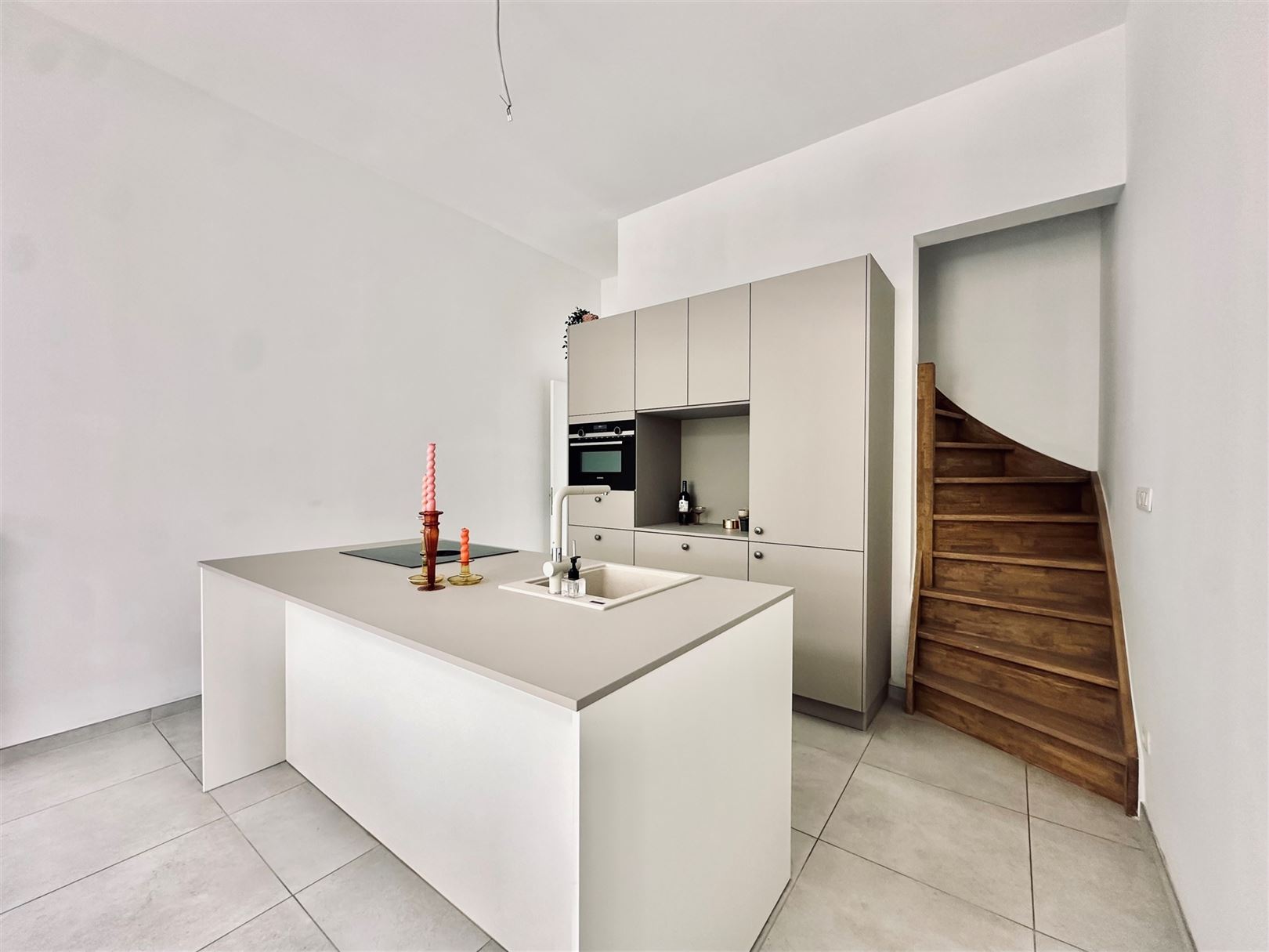 Volledig gerenoveerde woning met tuin - foto 3