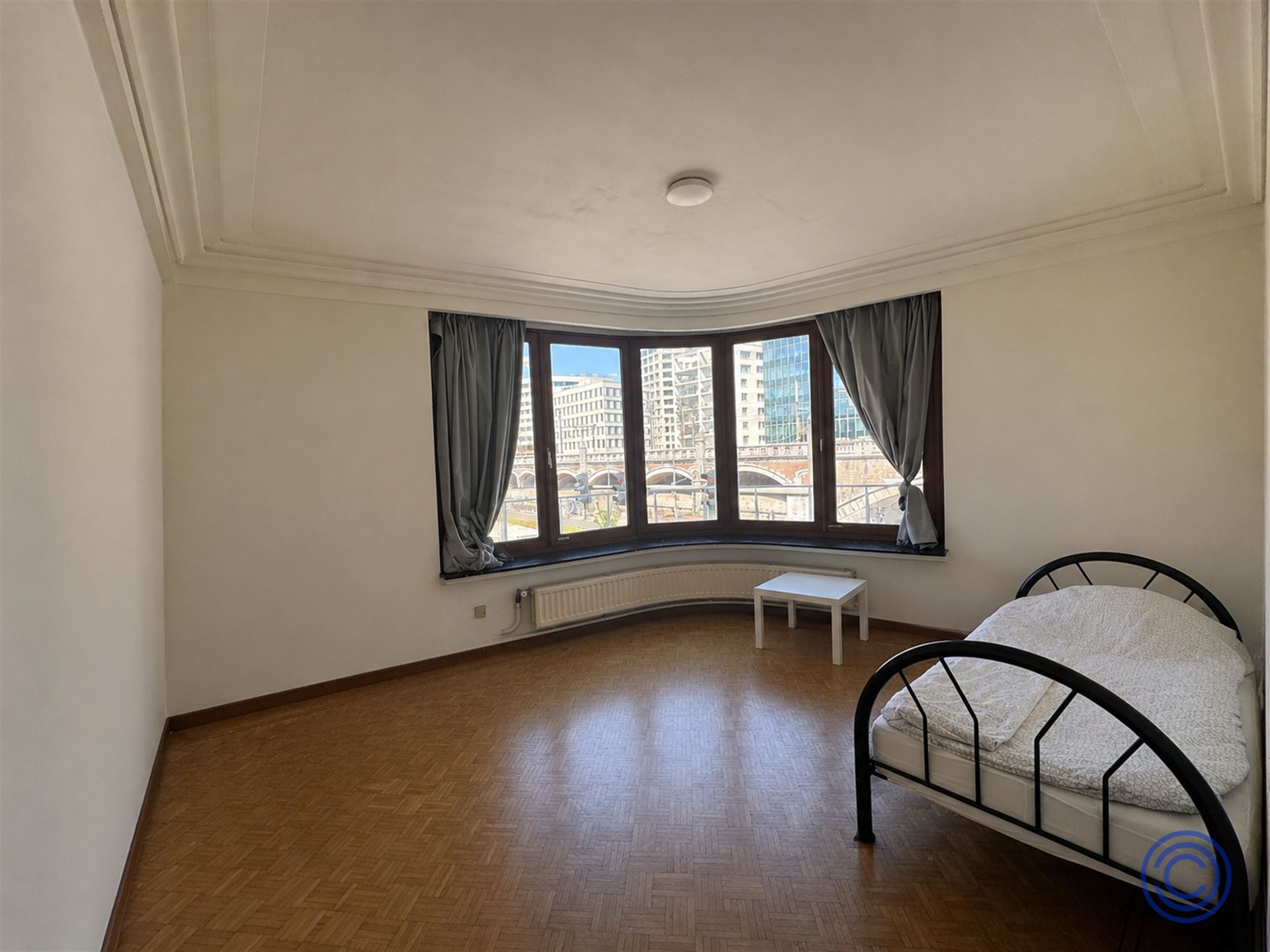 Ruim 4-slaapkamerappartement op centrale locatie! - foto 2