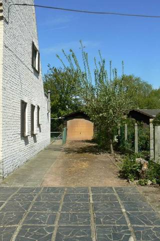Bent u opzoek naar een rustige gelegen halfopen woning in het hartje van Ieper, dan ben je hier aan het juiste adres.Dit is een renovatieproject die...