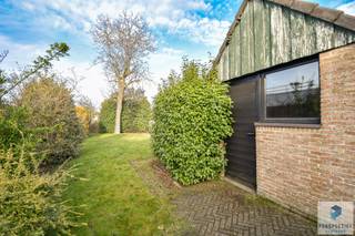 KNESSELARE -  Centraal gelegen ruime woning met 3 slaapkamers, ruime garage en een grote tuin.Deze ruime woning is uitstekend gelegen en biedt alle...