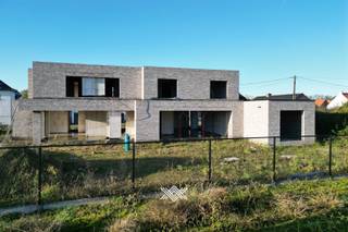 Deze nieuwbouw woning met 3 slaapkamers en een bewoonbare oppervlakte van 187 m² is gelegen op een perceel van 336 m² langs de Torrestraat...