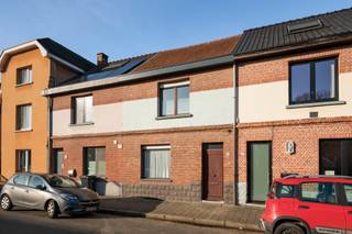 Deze charmante eensgezinswoning is gelegen in de wijk "Oude Elsdonk". Het betreft een tuinwijk met enkele gezellige binnenpleintjes zoal Wattiez-...