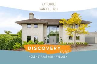 DISCOVERY DAY: Zaterdag 06/06 van 10u - 12u.Kom als eerste deze woning ontdekken! Opgelet, enkel op afspraak!www.molenstraat67b.beOpgetrokken in 2011, op een boogscheut van alle faciliteiten in Avelgem, vind je deze luxueuze moderne villa op een royaal perceel van 2.756 m² met magistraal ver zicht over de velden. Vanaf de indrukwekkende oprit en stijlvolle inkomhal ervaar je meteen de klasse en verfijning van deze majestueuze woning. De pivoterende haldeur opent naar een lichtrijke leefruimte waar architectuur, rust en natuur harmonieus samenvloeien. Grote raampartijen brengen het groen volledig naar binnen en creëren een unieke woonbeleving. De eetplaats en de open keuken, discreet afsluitbaar via een ingewerkte schuifdeur, combineert design met functionaliteit en geniet eveneens van een prachtig tuinzicht. Wie hier kookt, geniet 2 maal, 1x van het eten en 1x van het uitzicht. De eigendom werd gebouwd met gebruik van absolute topmaterialen (massieve parketvloer, gebrand graniet als afwerkingslagen van kasten, haard en keukenbladen) en is voorzien van alle technieken (vloerverwarming gestuurd door warmtepomp, zonnepanelen (13.77 Wp), airconditioning, centraal stofzuigsysteem, ...) wat resulteert in een top energiescore van 77 kWh/m²jaar (label A). De 1e verdieping telt 5 slaapkamers en 1 dressing, een fraaie badkamer (ligbad, douche en dubbele wastafel) en een apart toilet. De gelijkvloerse verdieping biedt nog een bureel- of praktijkruimte, een apart toilet, een uitgeruste wasplaats, een dubbele garage en de toegang naar de immense kelder. De tuin is 1 zonovergoten feest bij een hapje en een drankje, waarbij jij en/of je gasten tot laat in de avond kunnen genieten van het zicht dat nooit zal vervelen.