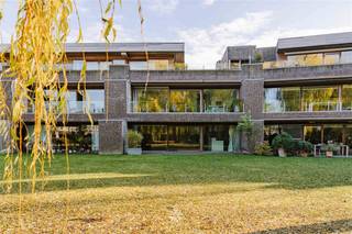 Ruim gelijkvloers appartement met 3 slaapkamers in groene omgeving Wonen in alle rust, omringd door groen én met maximaal comfort.Dit gelijkvloers...