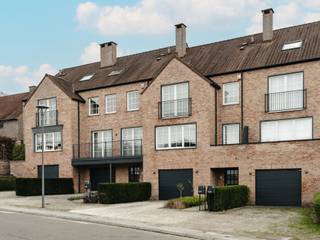 Dit moderne huis, gebouwd in 2012, ligt in een rustige en groene omgeving, vlak bij het kasteel van La Hulpe, het Zoniënwoud en alle...