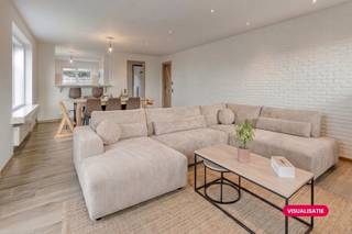 Alleenstaande gerenoveerde woning met maar liefst ca. 200m² bewoonbare oppervlakte gelegen op een volledig omheind perceel grond van 555m² in de F. Feverystraat te Blankenberge (Uitkerke). Deze woning werd kwalitatief gerenoveerd en is volledig instapklaar. Indeling van de woning:- Inkomhal met gastentoilet- Aparte bureau- Woonkamer met veel raampartijen en zicht op tuin- Open geïnstalleerde keuken met toegang naar terras- Bijkeuken- Inpandige garage + berging met wasplaats- Tuin + terras - Staanplaats voor 2 wagens buiten1ste verdieping- Vier slaapkamers- Badkamer met douche, ligbad en dubbele wastafel- Apart toiletStookolietank is buitengebruik. De woning wordt verwarmd met gas, er werd een nieuwe condensatieketel geplaatst. Wenst u dit pand met eigen ogen te ontdekken? Contacteer dan Céline Desmet via 0472/18.38.50 of celine.desmet@dewaele.comDeze AI-visualisaties zijn bedoeld als inspiratie. Er werd geen rekening gehouden met technische specificaties, stedenbouwkundige voorschriften of de concrete mogelijkheden tot realisatie.