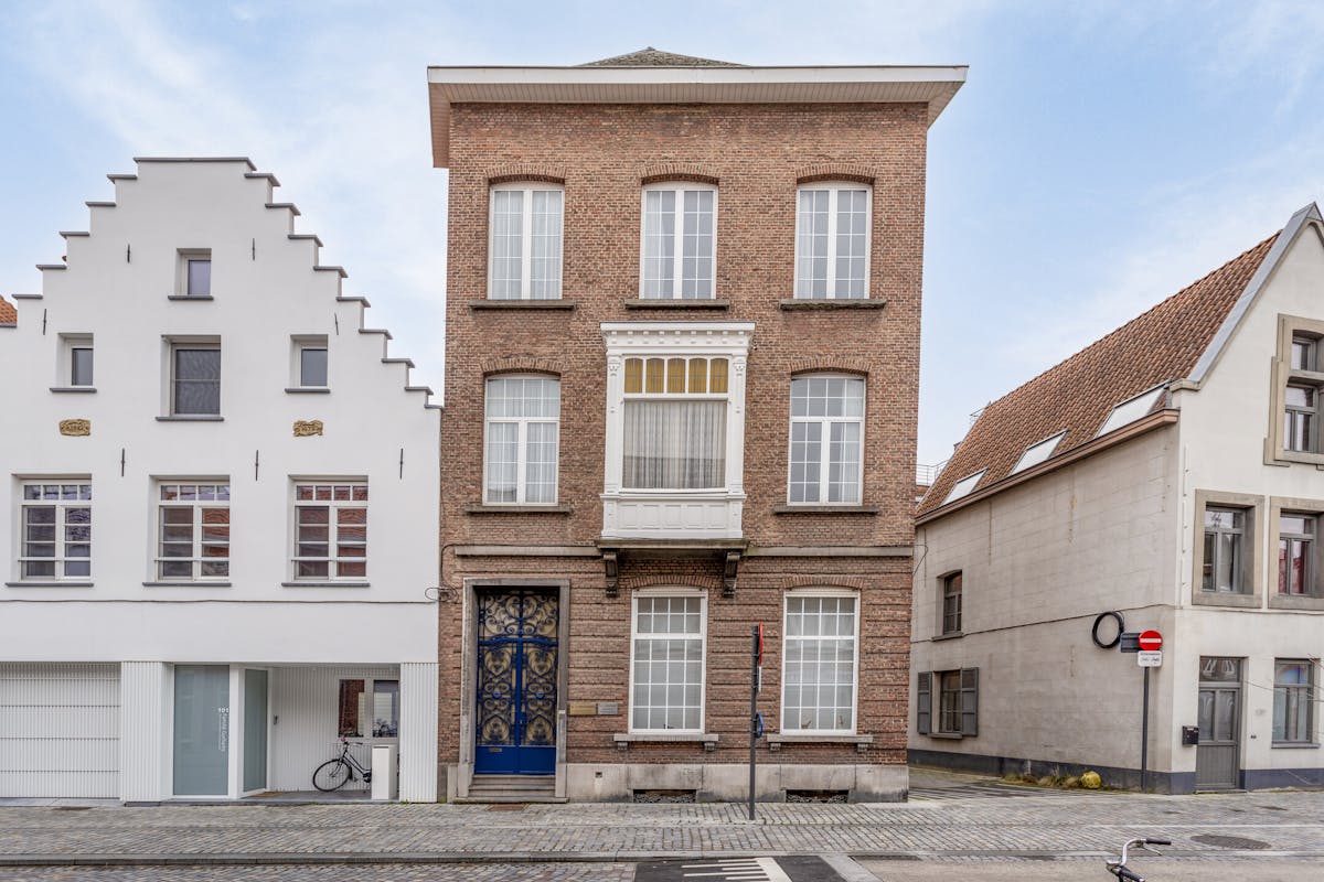 Authentieke herenwoning met praktijkruimte te Mechelen - foto 1