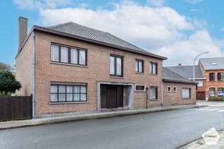 U kunt een BOD uitbrengen op deze woning, rekening houdend met de AANVANGSPRIJS van € 389.000,00 , elk hoger BOD wordt voorgelegd aan de eigenaars...